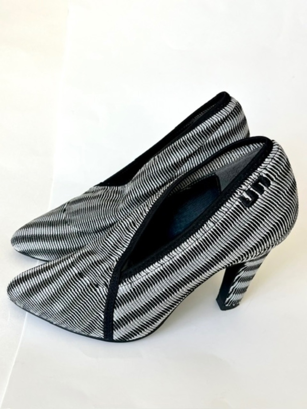 UN Unite Nude Fold Lit MID Mono Wave Heels Size 37